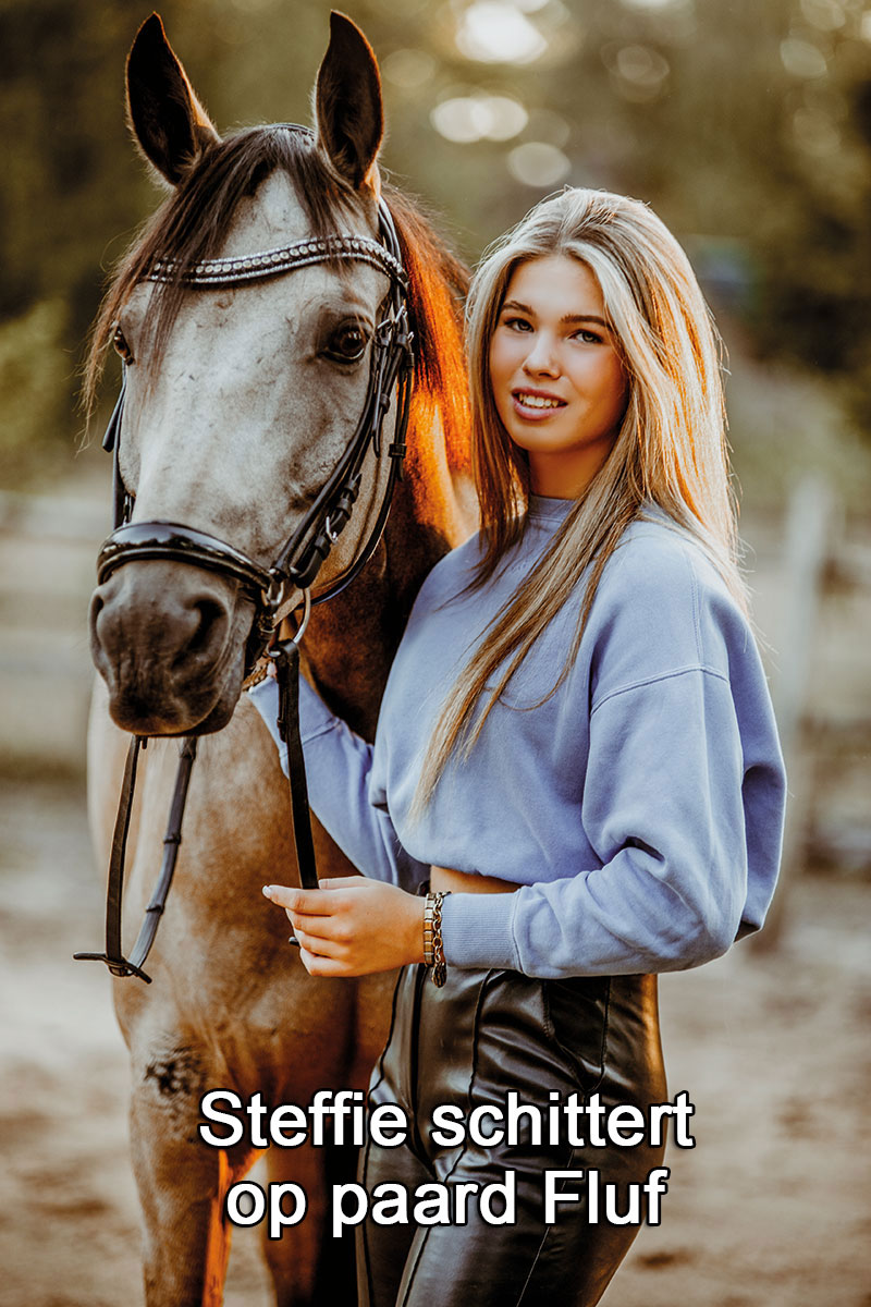 Steffie schittert op paard Fluf